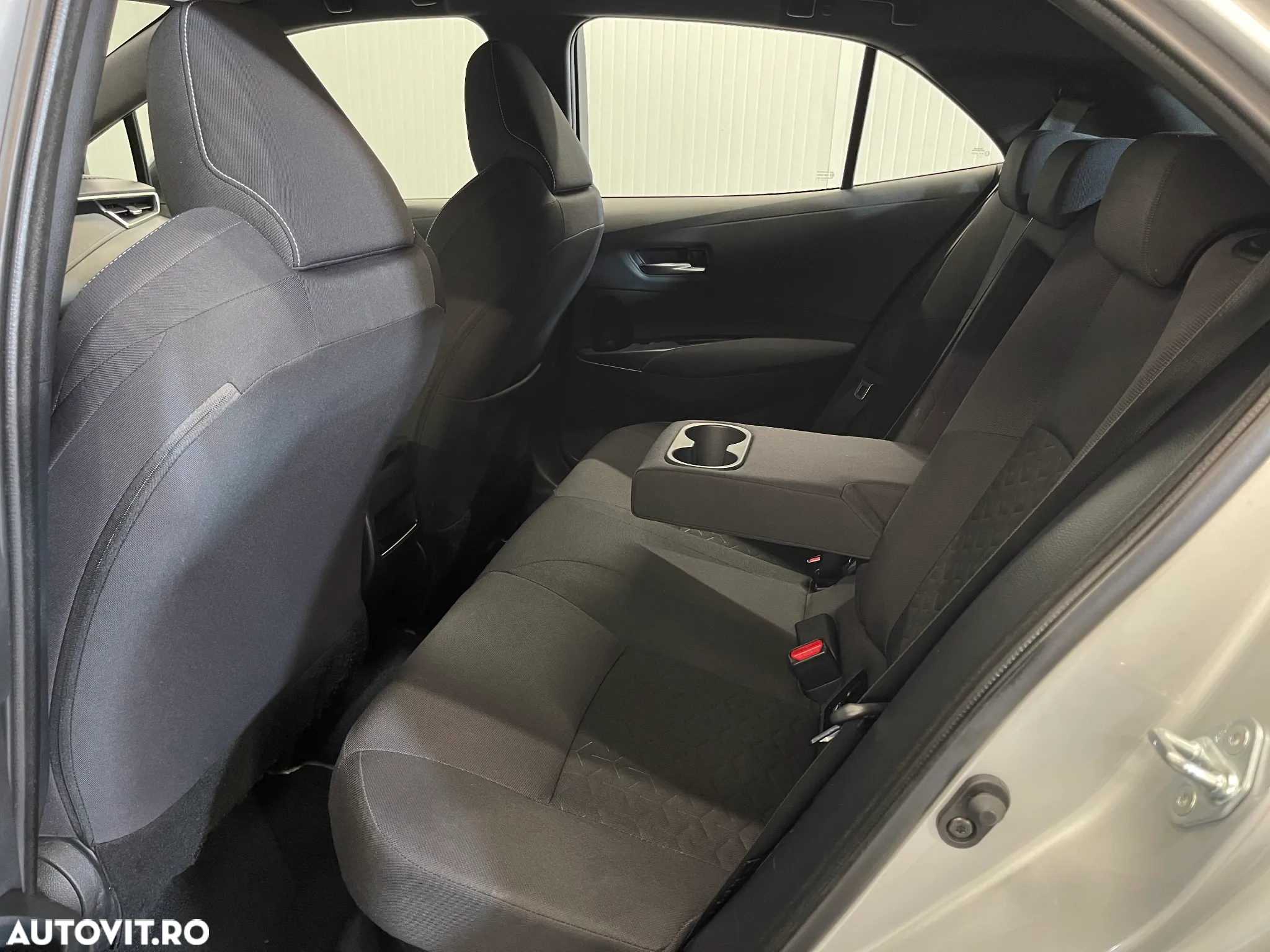 Toyota Corolla 1.8 HSD Dynamic - 11