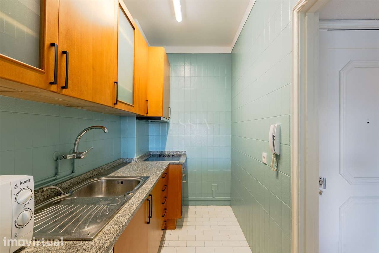Apartamento T1 com Varanda junto à Praça Velasquez - Grande imagem: 4/24