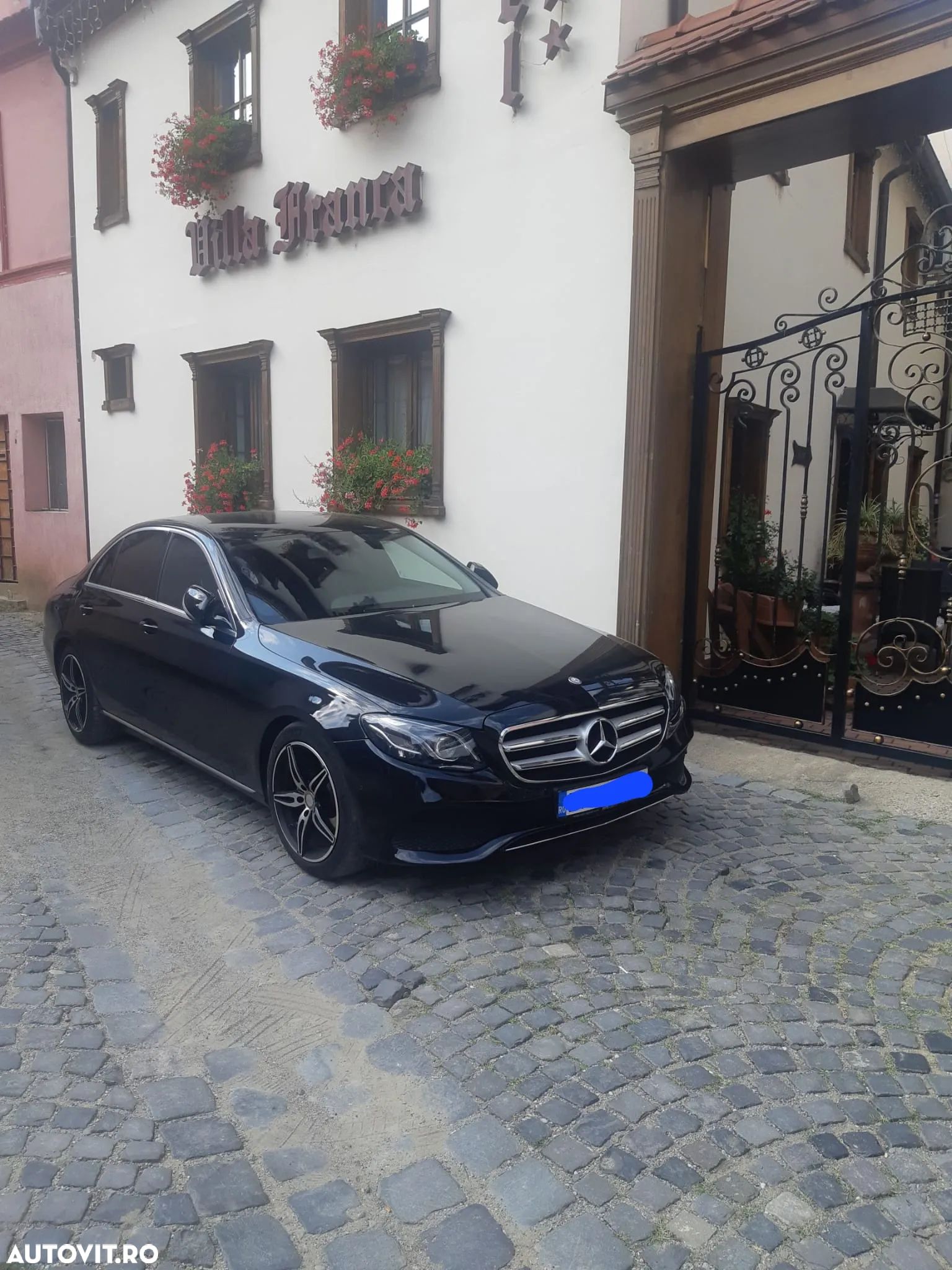 Mercedes-Benz E 220 d 9G-TRONIC - 1