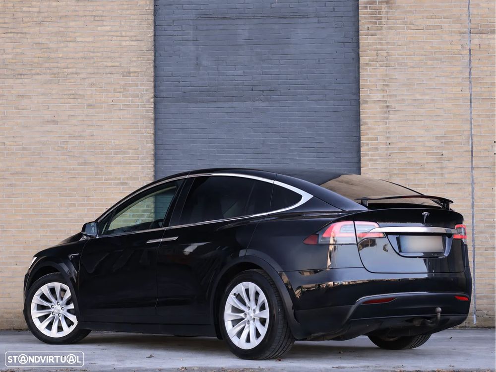 Tesla Model X 90D - 9