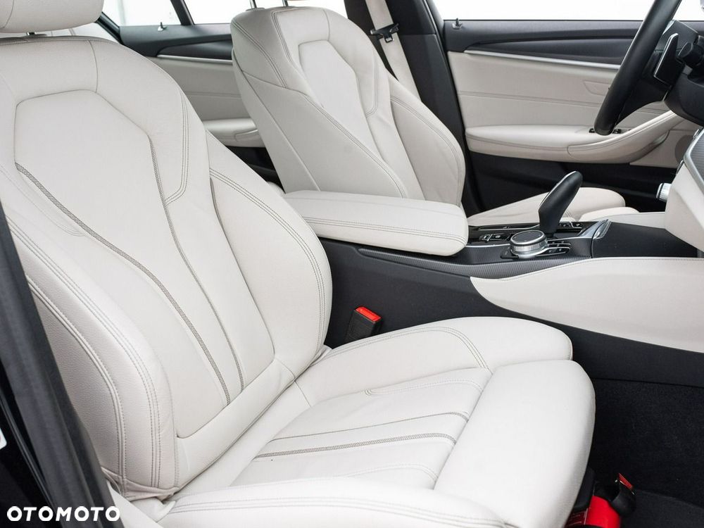 BMW Seria 5 530d xDrive mHEV M Sport sport - 31