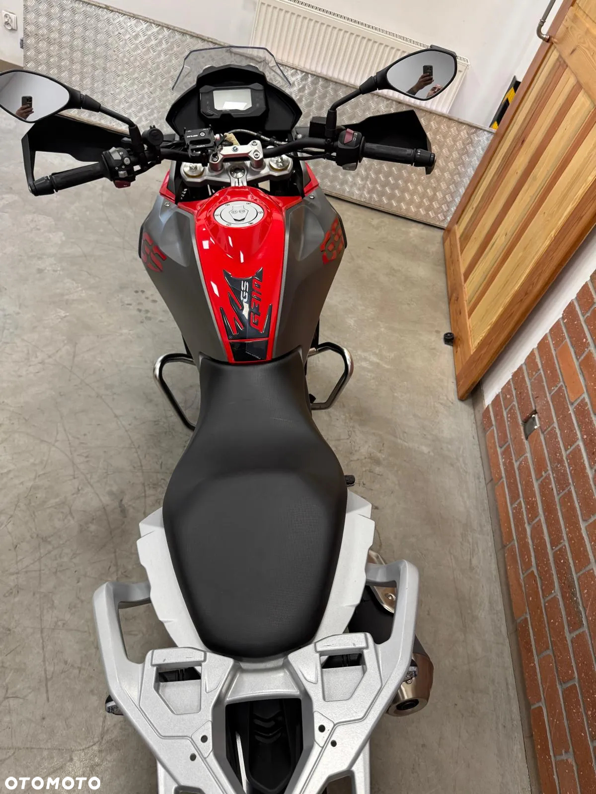 BMW G - 24