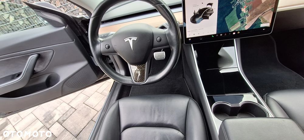 Tesla Model 3 Standard Range Plus - 32