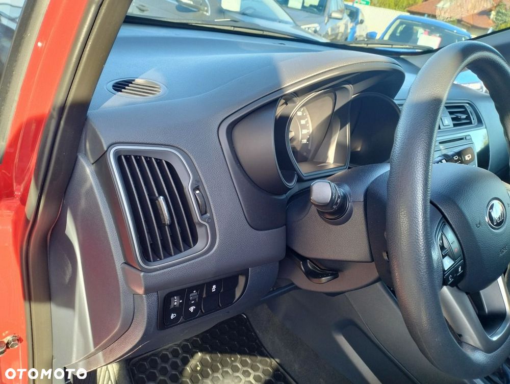 Kia Rio - 12