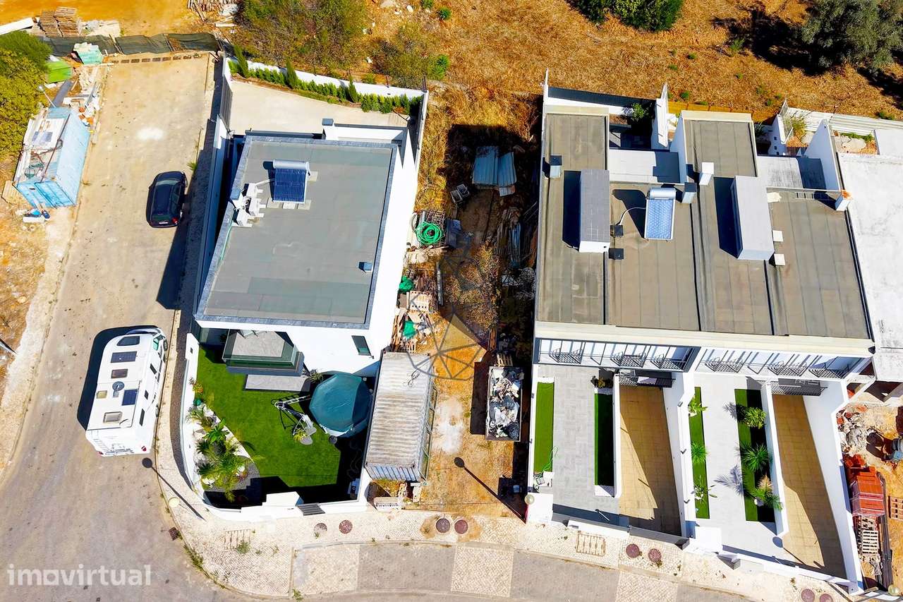 Linda moradia em banda em construção para venda na área de Sesmarias, - Grande imagem: 3/30