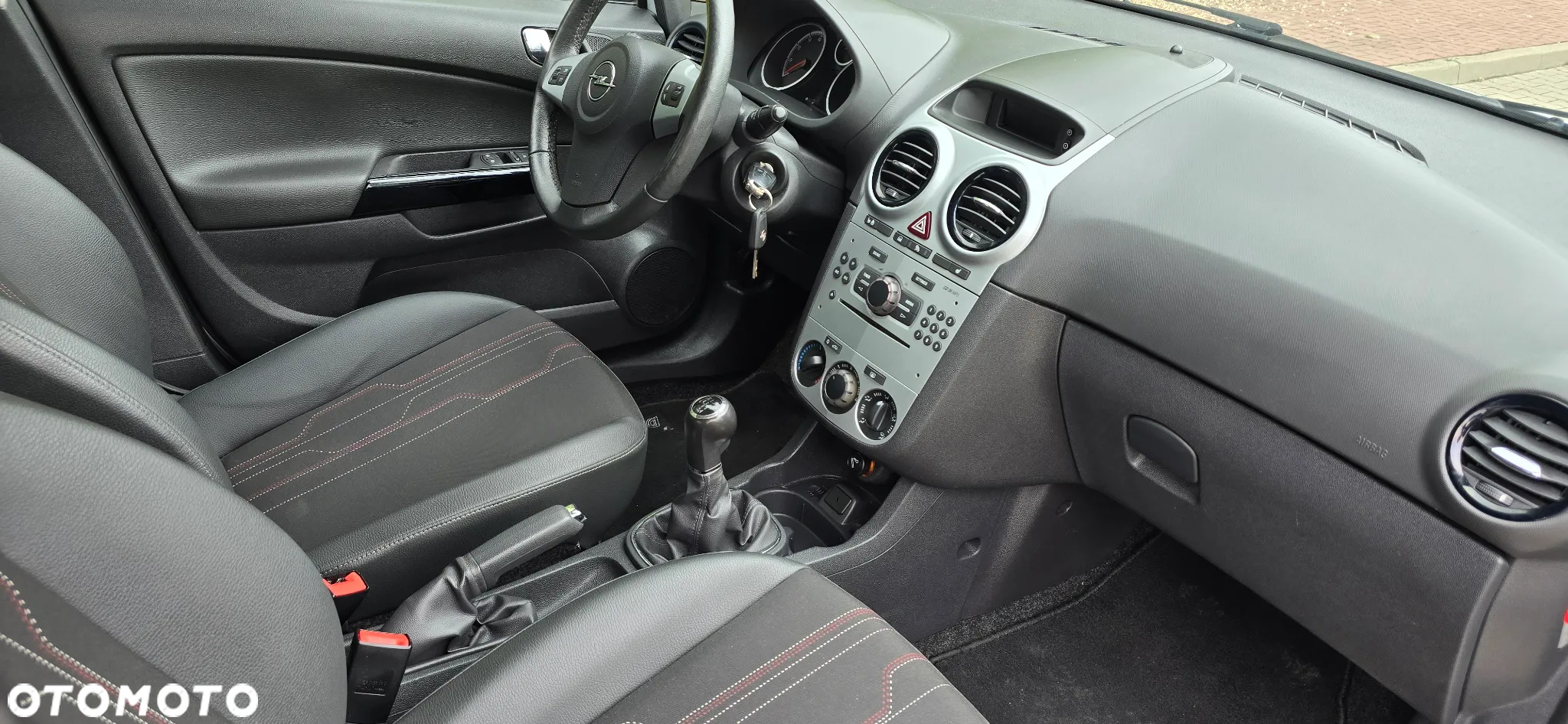 Opel Corsa 1.4 16V Edition 150 - 11