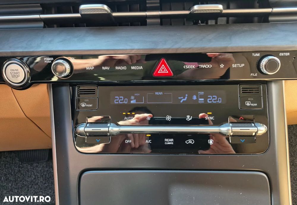 Kia Carnival - 22