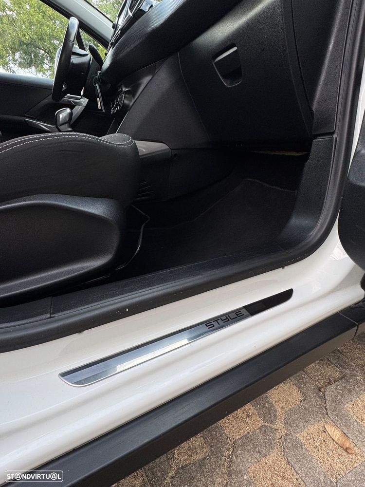 Peugeot 2008 1.2 VTi Allure - 17