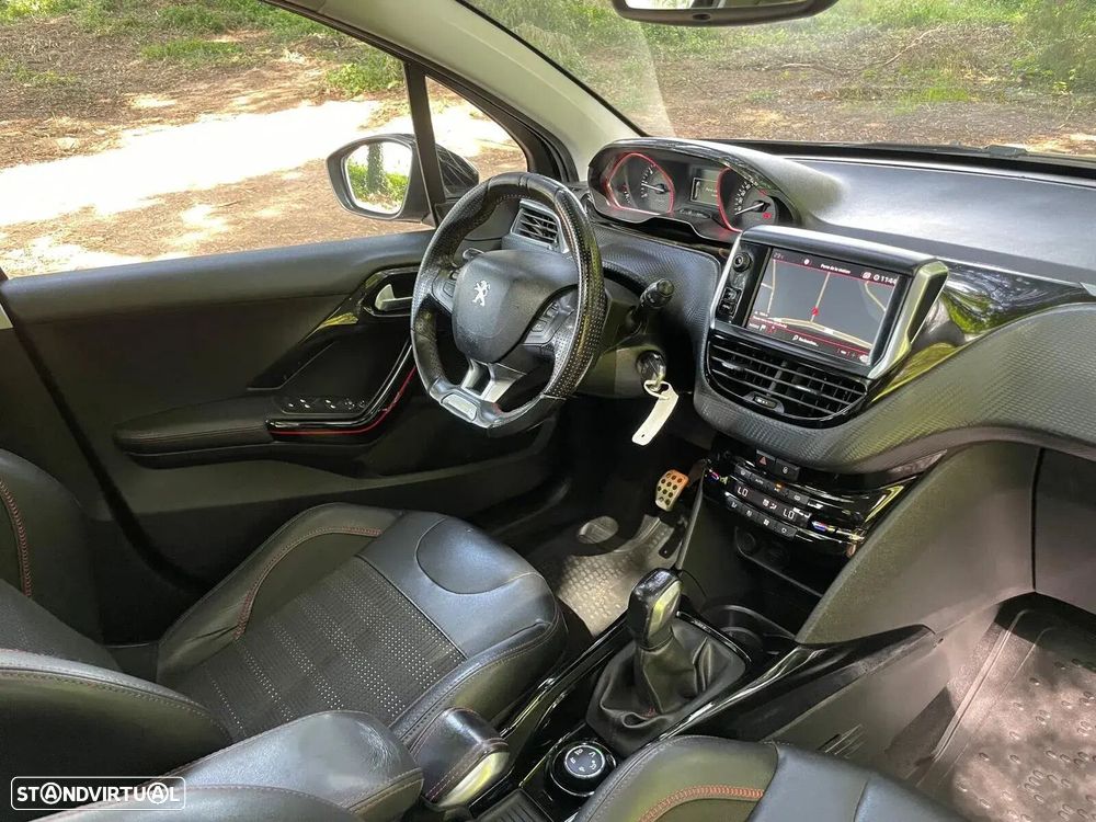 Peugeot 2008 1.2 PureTech GT Line - 21