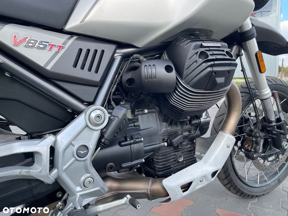 Moto Guzzi V85 - 19