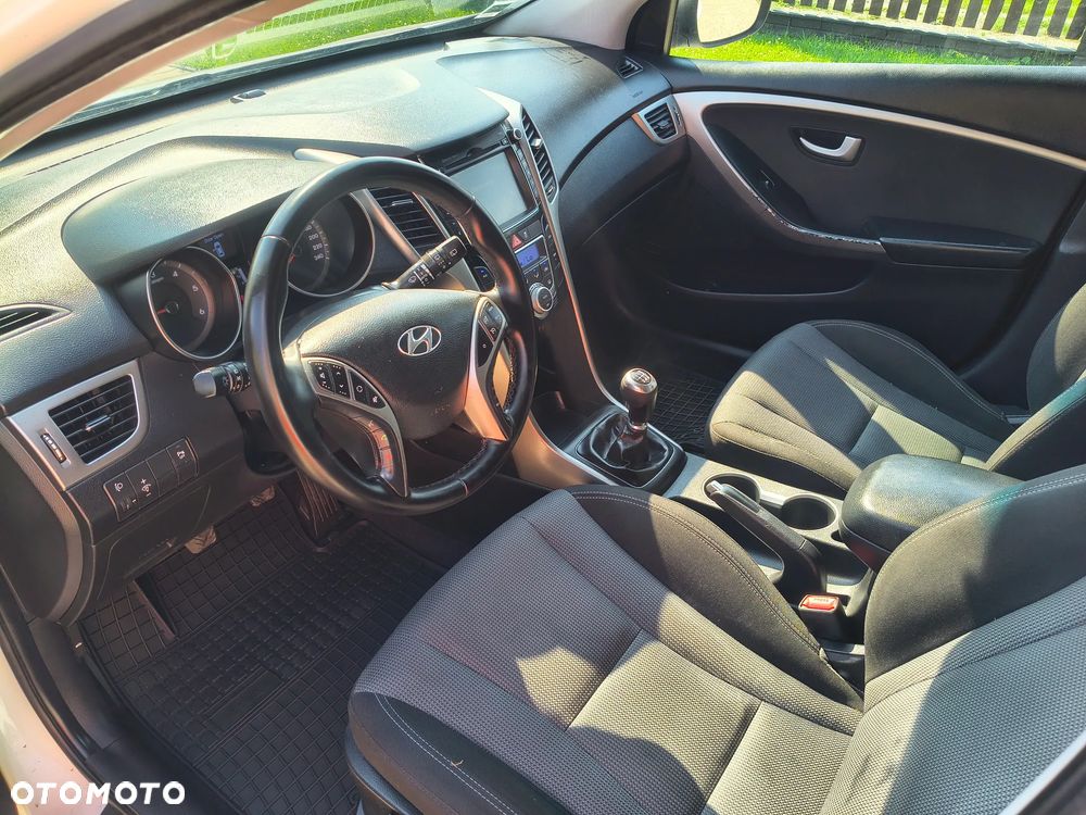Hyundai i30 1.6 CRDi Comfort EU5 - 14