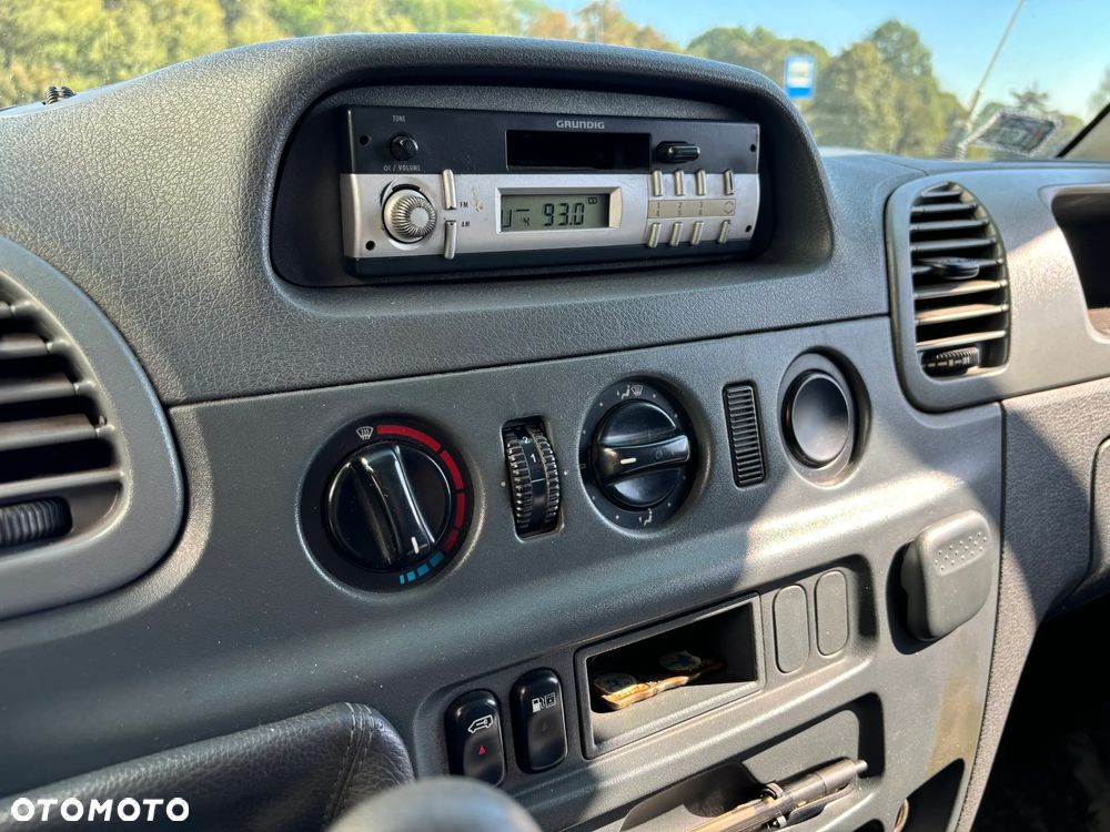 Mercedes-Benz Sprinter - 12