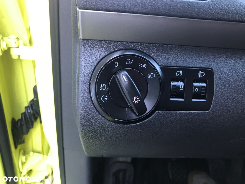 Volkswagen Touran - 27