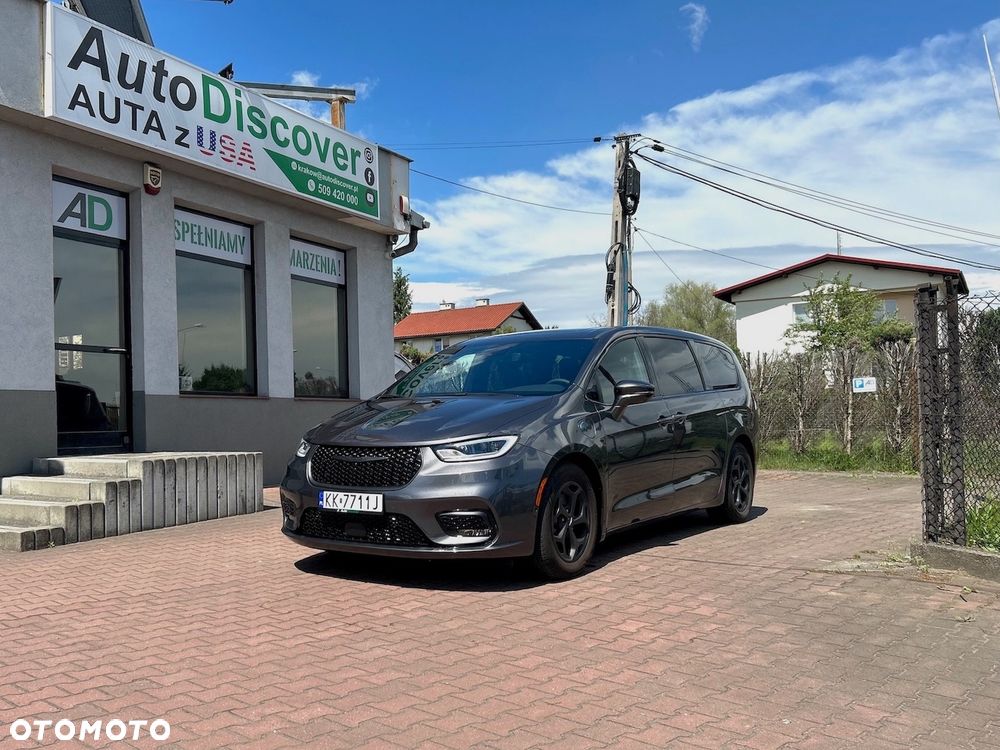 Chrysler Pacifica - 26