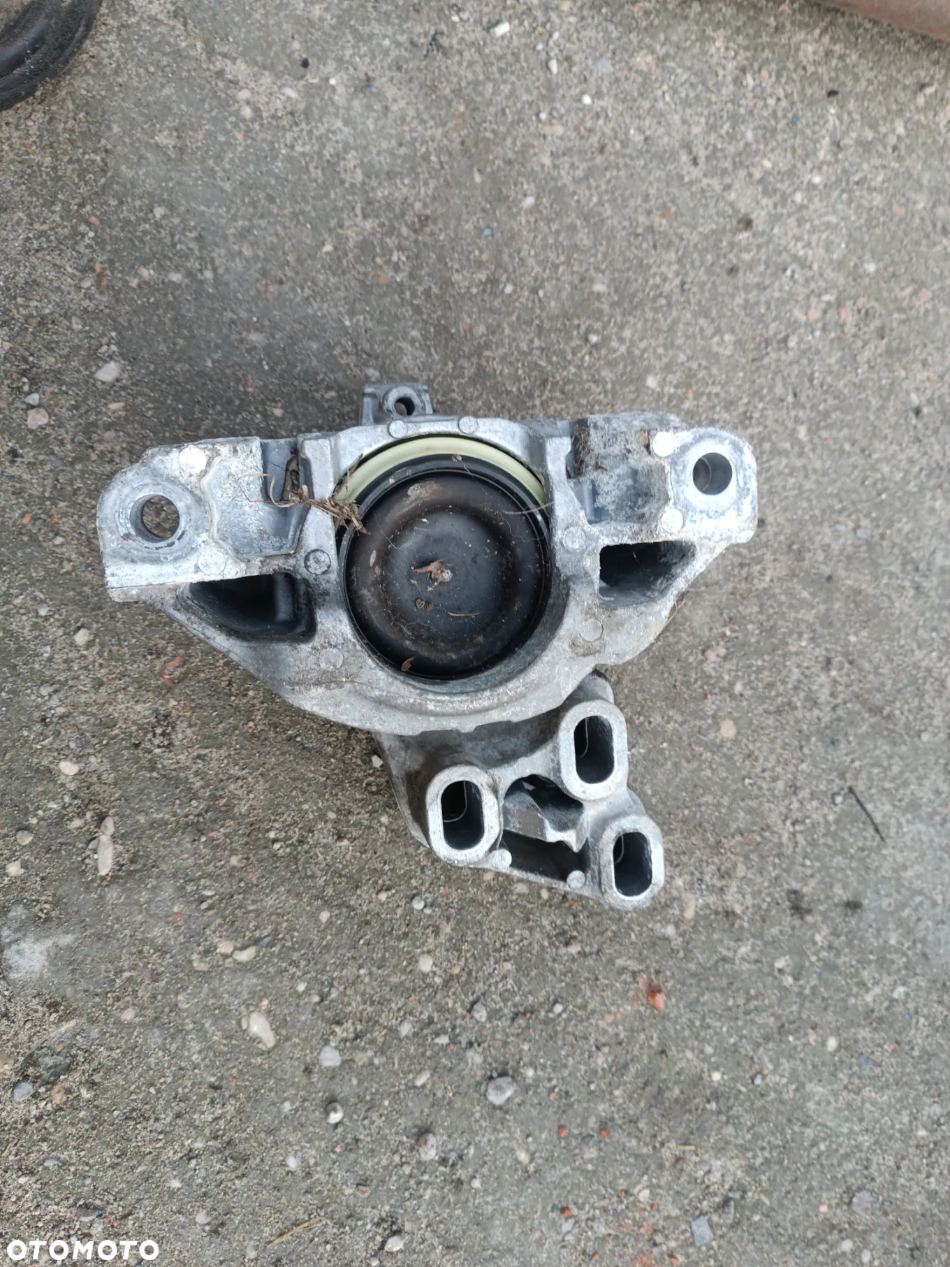 ŁAPA PODUSZKA SILNIKA 1.5 CDI MERCEDES A KLASA W176 - 4