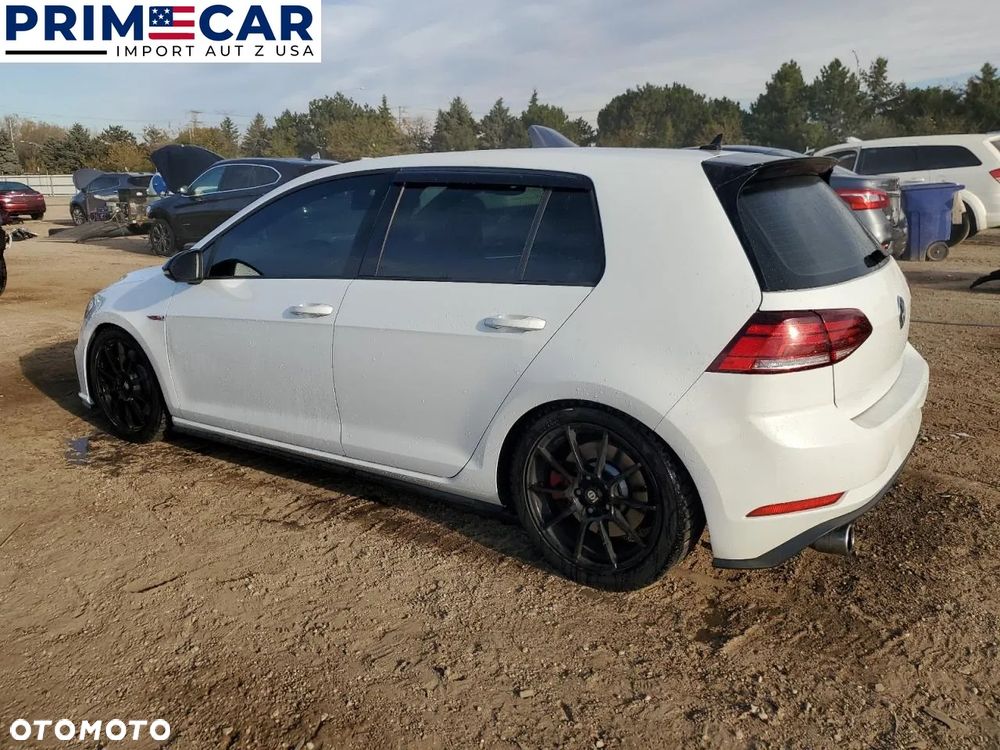 Volkswagen Golf - 2