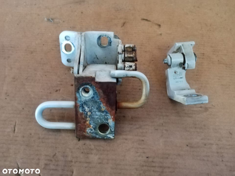 Zawias zawiasy drzwi prawy przód para VW Golf IV 4 - 2