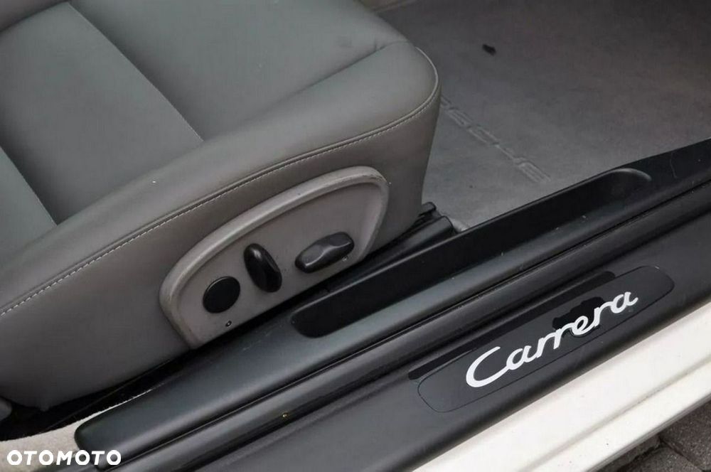 Porsche 911 Carrera - 36