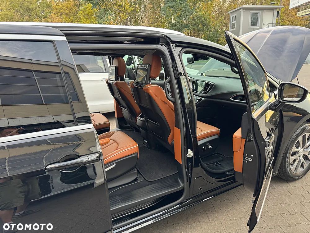 Chrysler Pacifica - 10