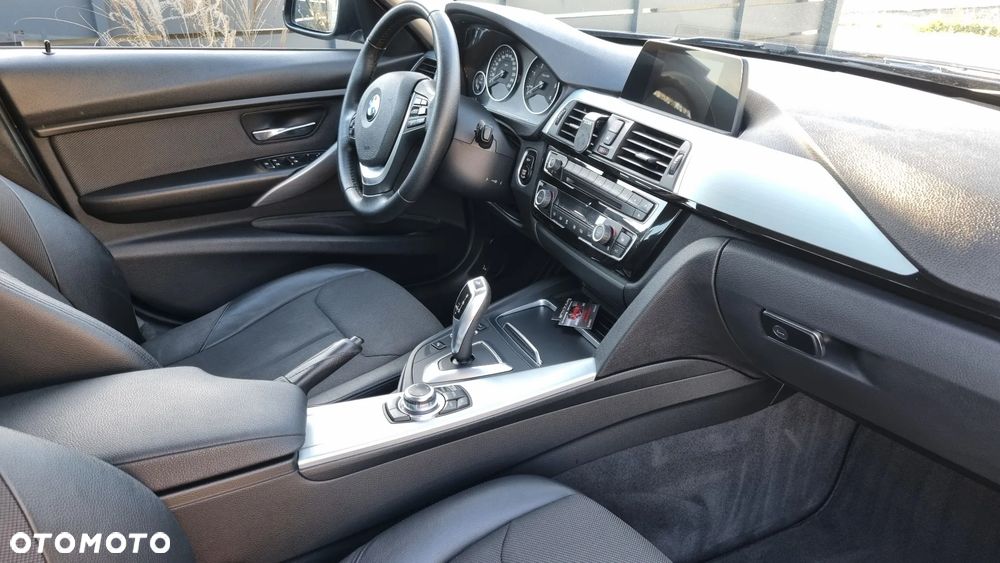 BMW Seria 3 318d Sport Line - 14