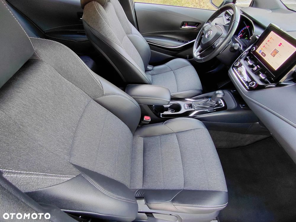 Toyota Corolla 2.0 Hybrid Executive - 19