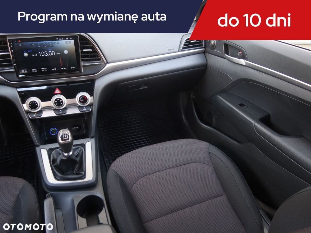 Hyundai Elantra - 10