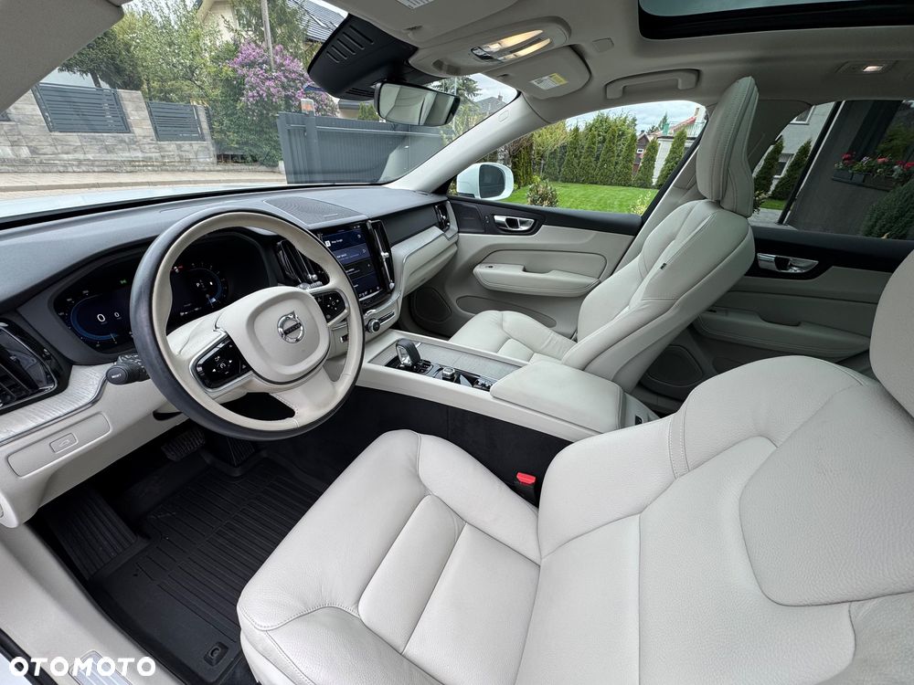 Volvo XC 60 B5 B AWD Plus Bright - 17