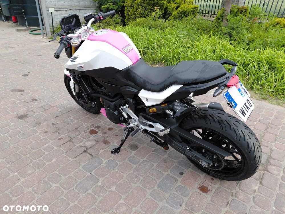 BMW F - 3