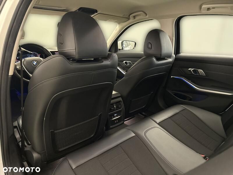 BMW Seria 3 320i Sport Line - 18