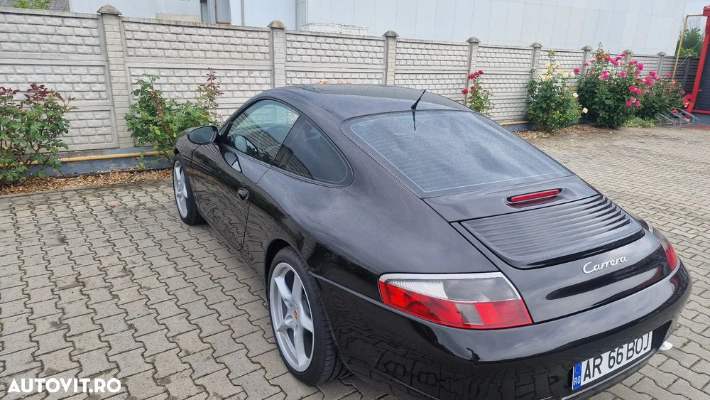 Porsche 911 Carrera - 18