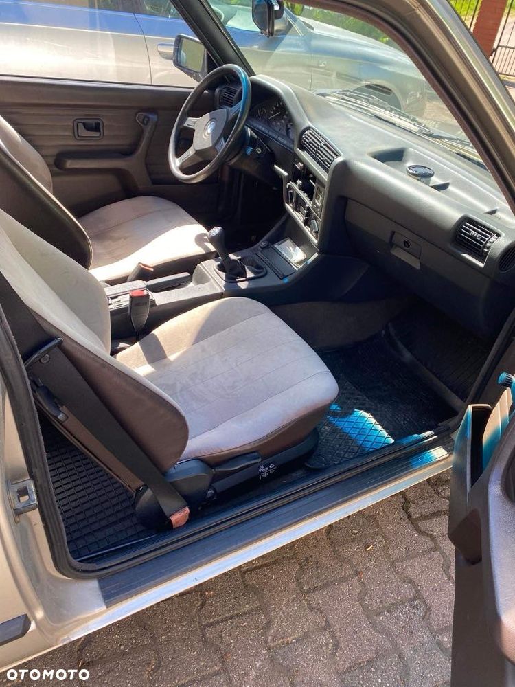 BMW Seria 3 318i - 5