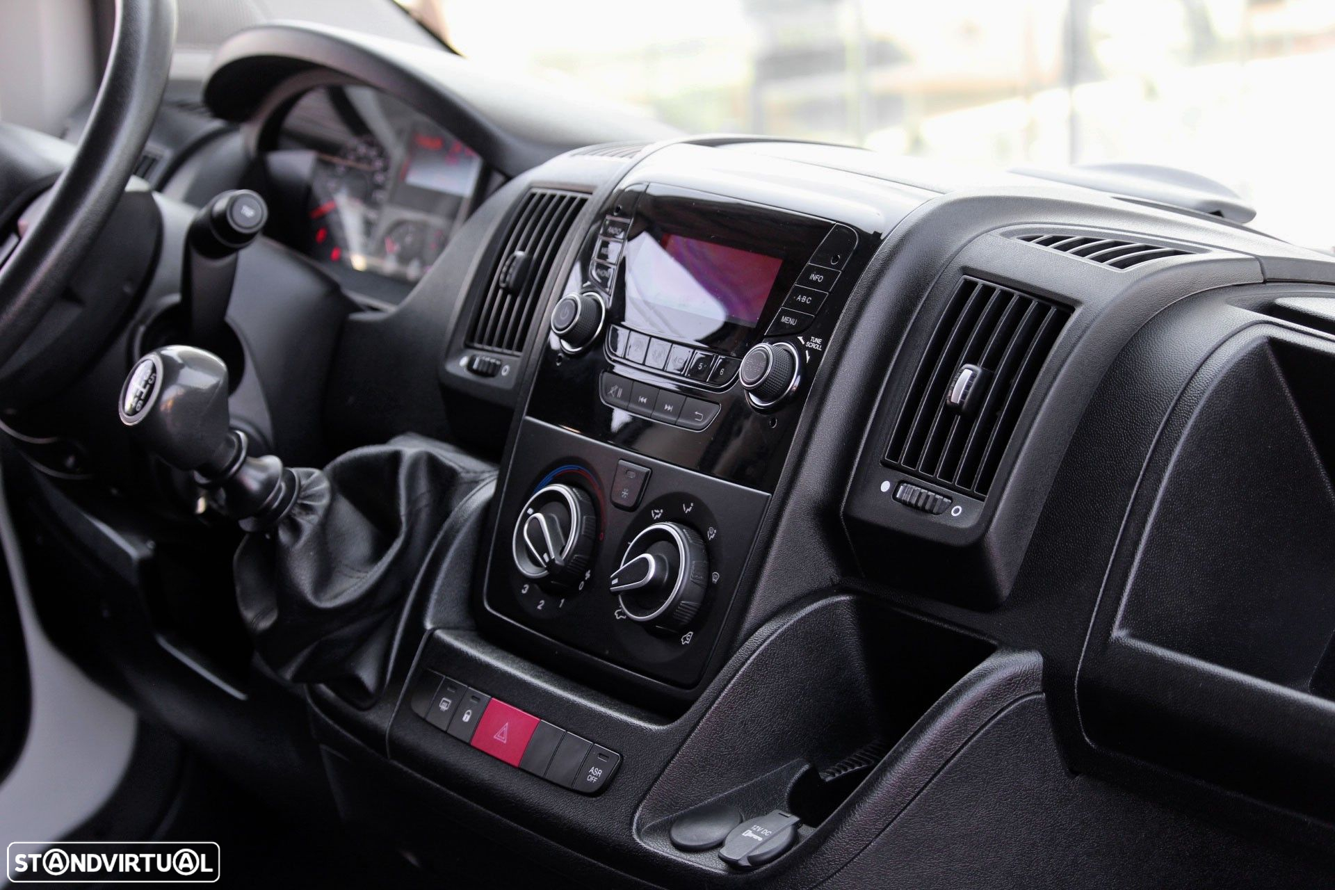 Peugeot Boxer 2.2 BlueHDi 330 L1H1 Premium - 14