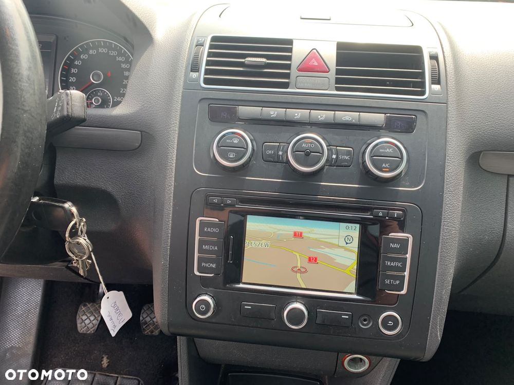 Volkswagen Touran 1.6 TDI DPF BlueMotion Technology Highline - 18