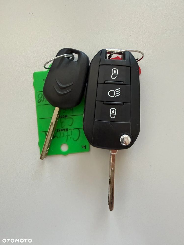 Citroën C3 1.2 PureTech Shine - 24