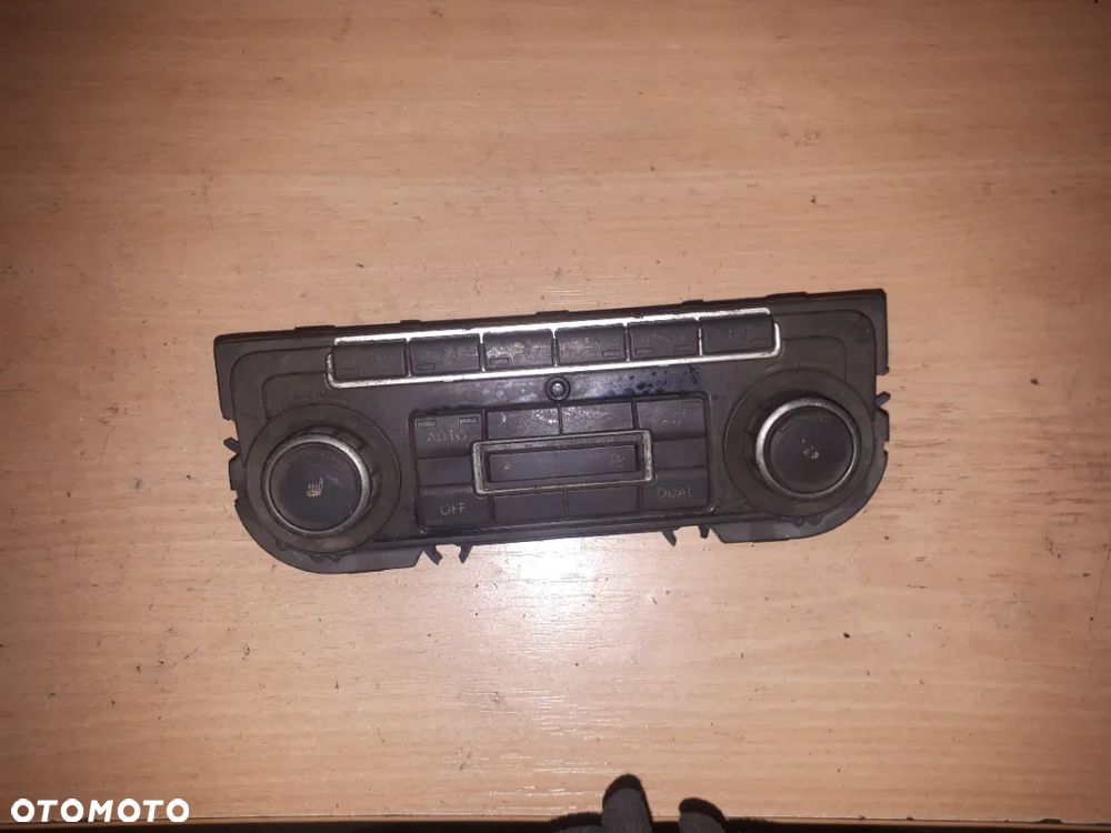 Panel klimatyzacji Volkswagen Golf VI 5K0907044BD - 1