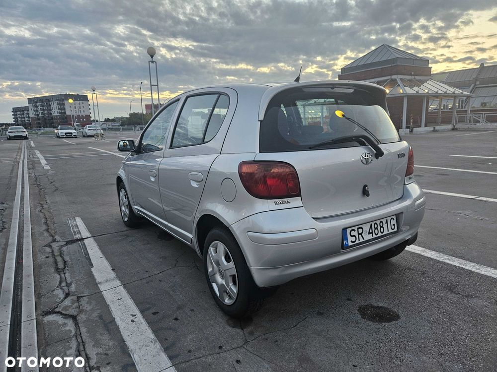 Toyota Yaris 2004 photo 2