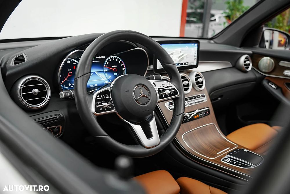 Mercedes-Benz GLC 300 e 4Matic 9G-TRONIC AMG Line Plus - 19