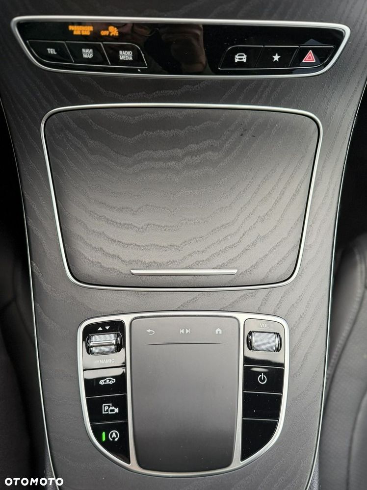 Mercedes-Benz CLS 300 d 4Matic 9G-TRONIC AMG Line - 38