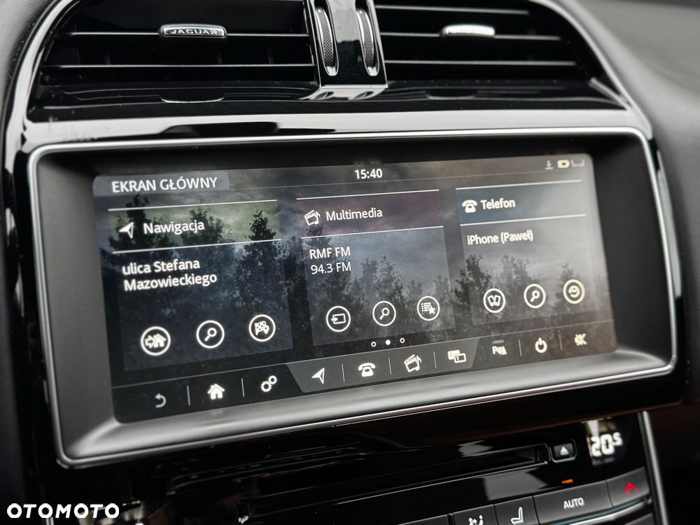 Jaguar XE 2.0 T R-Sport - 29