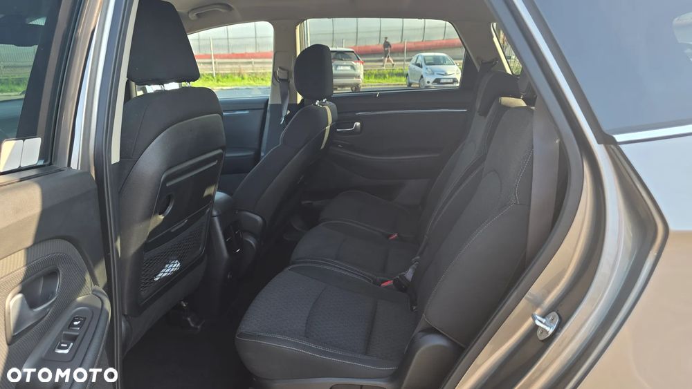 Kia Carens 1.7 CRDi Business Line 7os 7DCT - 19