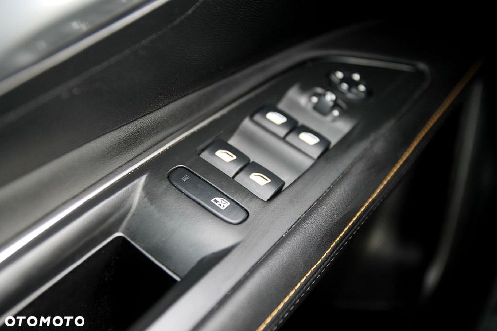 Peugeot 3008 1.2 PureTech Road Trip S&S - 27