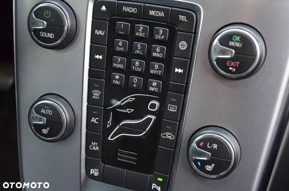 Volvo V40 Cross Country D2 Momentum - 27