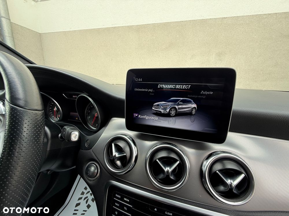 Mercedes-Benz GLA 180 7G-DCT Peak Edition - 22