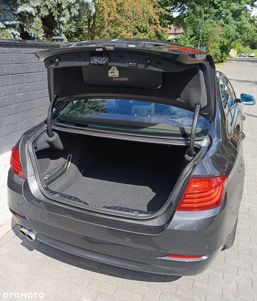 BMW Seria 5 528i xDrive - 17
