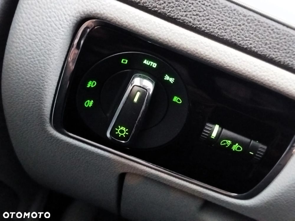 Skoda Superb 2.0 TDI DSG Exclusive - 34