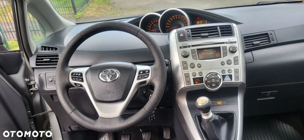 Toyota Verso 1.8 2010 7os - 10