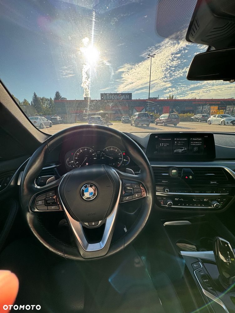 BMW Seria 5 530i Sport Line sport - 11