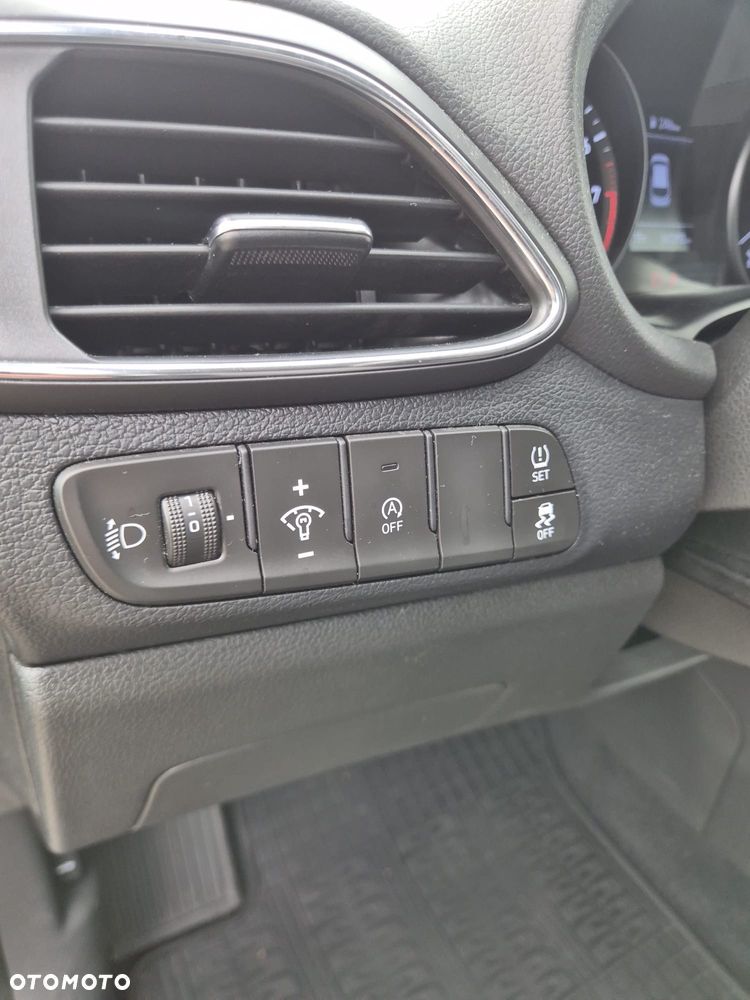 Hyundai i30 1.5 DPI Classic + - 15