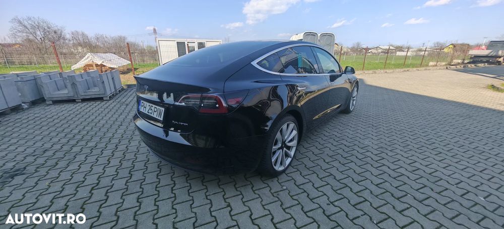 Tesla Model 3 - 4