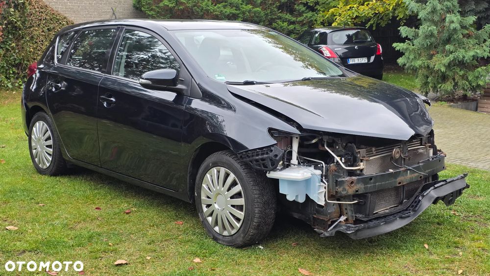 Toyota Auris 2014 photo 2